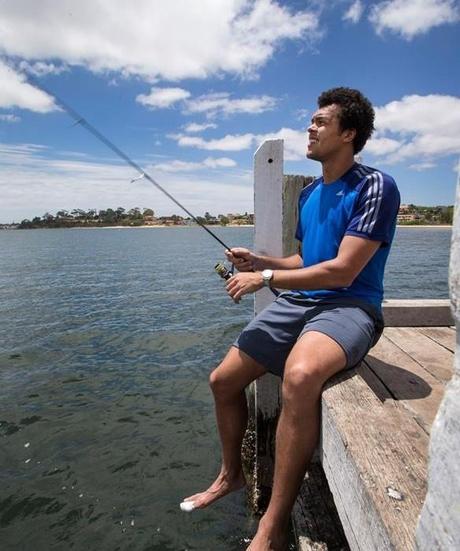 le joueur de tennis Jo-Wilfried Tsonga est friands de pêche. le joueur de tennis Jo-Wilfried Tsonga est un pêcheur - celebs celebrities fishing personaggi famosi a pesca pescatori famosi amanti della pesca