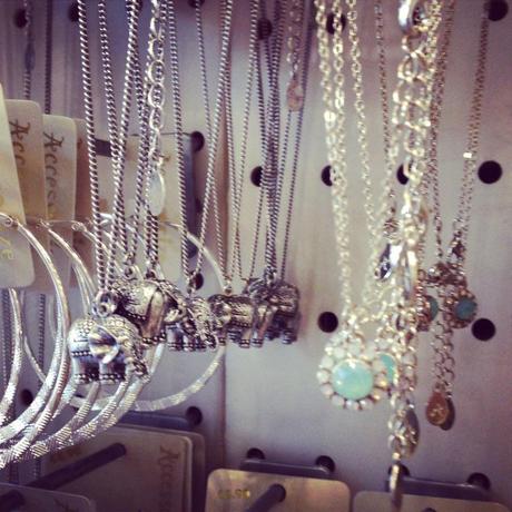 Dalle vetrine con furore… primaverile accessorize-necklaces-ss14