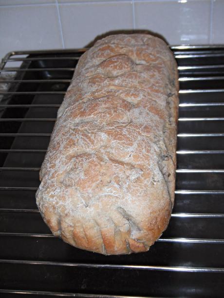 Pane alla birra cruda, farro e noci