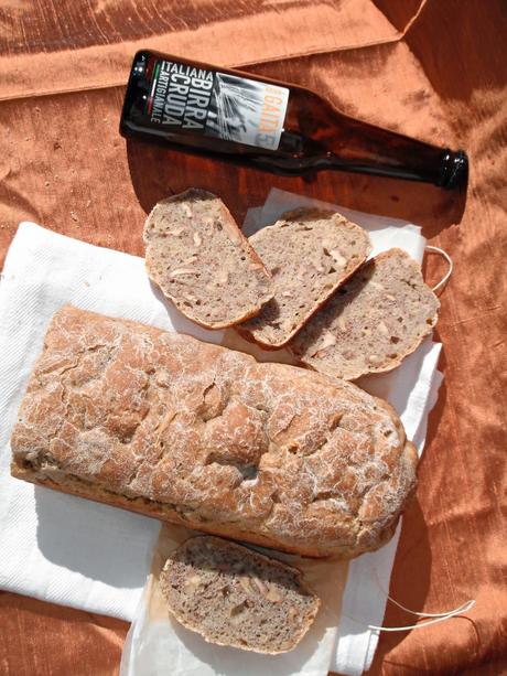 Pane alla birra cruda, farro e noci