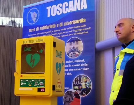 Defibrillatori in tutti i campi di calcio della Toscana