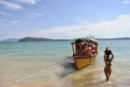 Giocare a fare i Robinson Crusoe sull'isola di Koh Russei, in Cambogia