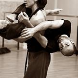 Danza: appuntamenti, corsi e workshop di contact, tango, tango e contact, hip hop, danza contemporanea, fino a luglio 2014