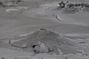 Le maccalube di Caltanissetta: piccoli vulcani che eruttano fango