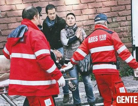 Fiorello, insanguinato in barella dopo incidente: foto esclusive di “Gente”