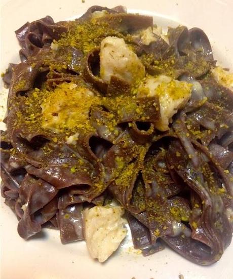 Tagliatelle al cacao con nasello e pistacchio