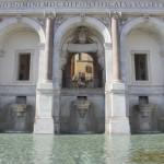 E' la parte terminale dell'acquedotto dell'acqua Paola, un grande monumento barocco sulla sommità del Gianicolo.