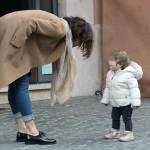 Luisa Ranieri gioca con la figlia Emma (foto)