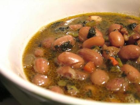 CARNEVALE 2014, TRA PENNELLATE DI SOLE, CORRIANDOLI E FANTASIE - ZUPPA DI FAGIOLI BORLOTTI CON CAVOLO NERO E SALSICCIA PICCANTE