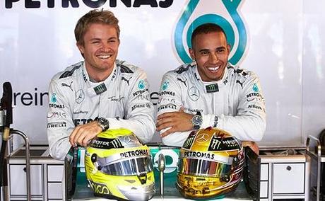 Parte la F1, prima pole per Hamilton