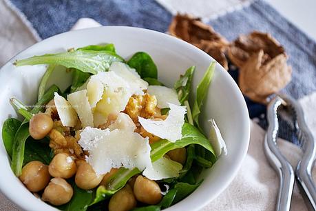 Insalata ceci, noci e grana... più veloce non si può!