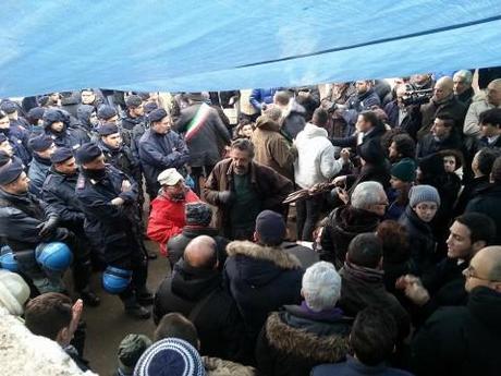 Celico, proteste contro la discarica celico