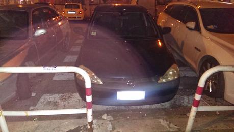 Ho fatto una passeggiata nel mio quartiere, Don Bosco, per 500 miseri metri. E questo sono riuscita a fotografare. Chi ha deciso che non posso uscire di casa? Chi ha deciso che devo essere umiliata se voglio camminare? Ho fatto una passeggiata nel mio quartiere, Don Bosco, per 500 miseri metri. E questo sono riuscita a fotografare. Chi ha deciso che non posso uscire di casa? Chi ha deciso che devo essere umiliata se voglio camminare?