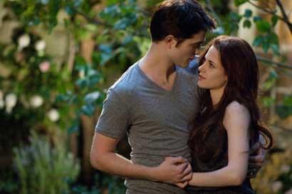 Robert Pattinson e Kristen Stewart in The Twilight Saga - Breaking Dawn Parte 2
