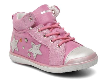 La nuova collezione primavera per bambine parte con il rosa scarpe rosa