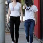 Hillary Duff chiama la polizia, Emma Roberts copre il volto06