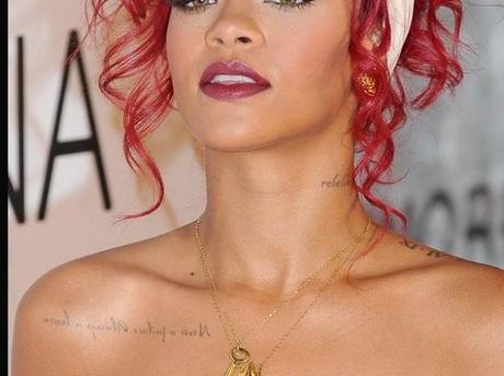 Rihanna, tutti i suoi tatuaggi... compresi quelli con errori grammaticali