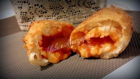 PANZEROTTI (CALZONI) FRITTI CON LIEVITO MADRE PANZEROTTI (CALZONI) FRITTI CON LIEVITO MADRE