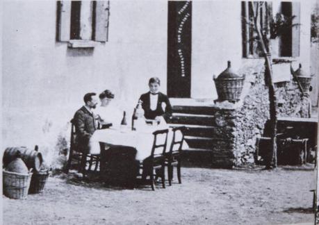 Ti amavamo perché ricordiamo che ci riparavi dal freddo. Ti amavamo perché ricordiamo che ci riparavi dal freddo.