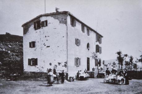 Ti amavamo perché ricordiamo che ci riparavi dal freddo. Ti amavamo perché ricordiamo che ci riparavi dal freddo.