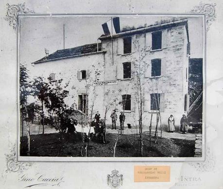 Ti amavamo perché ricordiamo che ci riparavi dal freddo. Ti amavamo perché ricordiamo che ci riparavi dal freddo.