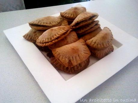 Biscotti salati di frolla vegan con ripieno ai funghi