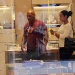 Mike Tyson stregato dalla boutique di Salvatore Ferragamo (foto)