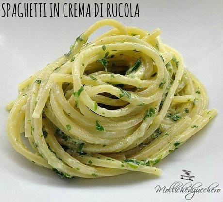 Spaghetti con crema di rucola e robiola spaghetti in crema di rucola