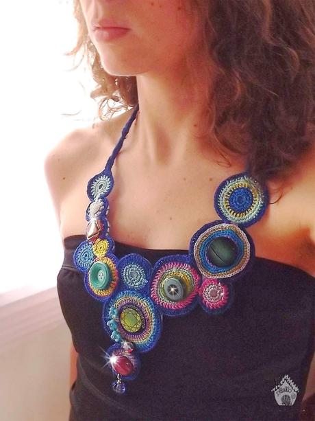 Collana cerchi in crochet e bottoni Collana cerchi in crochet e bottoni