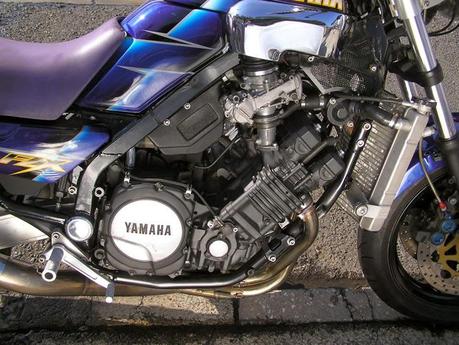 Yamaha FZX 750 by Auto Magic
