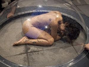 “Estoy Viva”: la mostra dell’artista guatemalteca Regina José Galindo, dal 25 marzo all’8 giugno 2014, al PAC di Milano