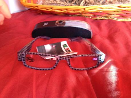 EASYLIGHT OCCHIALI DA LETTURA CON LUCE LED EASYLIGHT OCCHIALI DA LETTURA CON LUCE LED