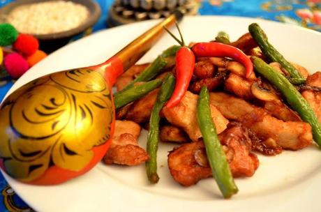 Maiale piccante saltato con funghi e fagiolini/Stir Fried Pork with Mushrooms and Green Peas