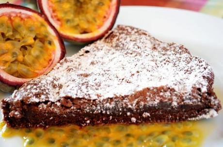 Torta morbida di cioccolato con passion fruit/Soft Chocolate Cake with Passion Fruit