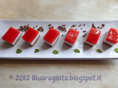 Mini cheesecake finger food alla fragola e tradizionale alla fragola e banana