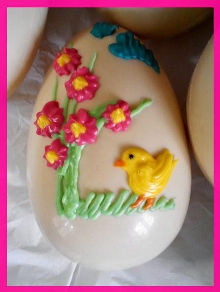 Uova di Pasqua decorate a mano