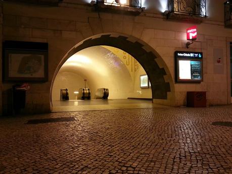 Portogallo in crisi? Ecco la metropolitana di Lisbona per un rapido confronto con le nostre stazioni Portogallo in crisi? Ecco la metropolitana di Lisbona per un rapido confronto con le nostre stazioni