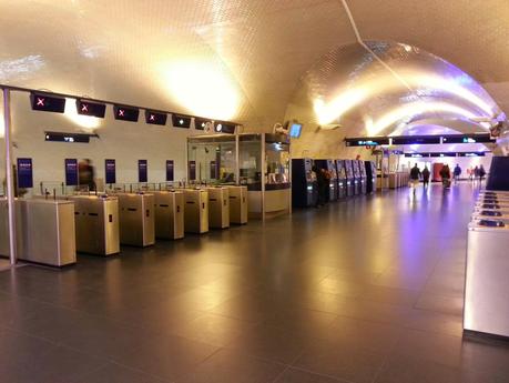 Portogallo in crisi? Ecco la metropolitana di Lisbona per un rapido confronto con le nostre stazioni Portogallo in crisi? Ecco la metropolitana di Lisbona per un rapido confronto con le nostre stazioni