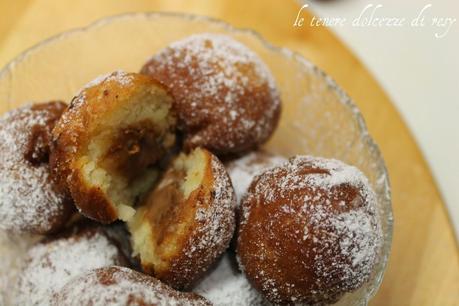 Varškės spurgos - le piccole bombe lituane con la ricotta semplici e ripiene