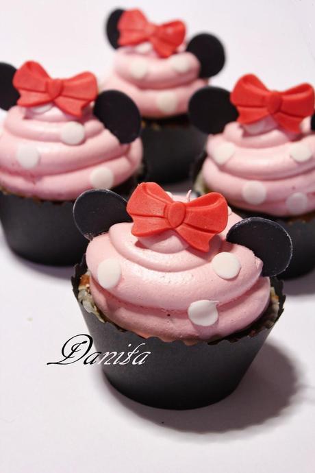 Torta Minnie baby e dolcetti in tema