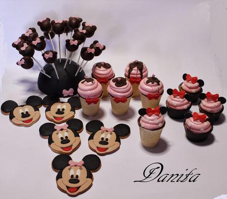 Torta Minnie baby e dolcetti in tema - Paperblog