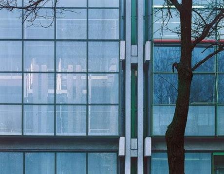 N O V A R A   -   Fucina creativa  d'architettura contemporanea (di  Eliana Frontini, con prefazione e postfazione di  Enrico Mercatali)