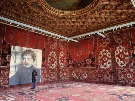 RUDOLF STINGEL - La madre di tutte le istallazioni site-specific è oggi a Venezia-Palazzo Grassi, coinvolgente e magnifica.