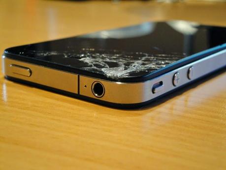Quanto costa cambiare il Display (schermo) rotto del nostro Smartphone? Ecco il Listino (iPhone, Galaxy, LG ecc.)