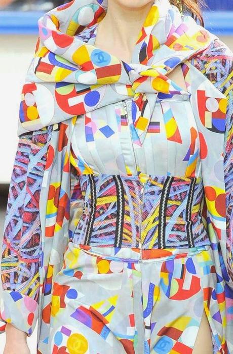 STAMPE, PATTERNS, LAVORAZIONI ED EFFETTI DI SUPERFICIE DALLA SETTIMANA DELLA MODA DI PARIGI (COLLEZIONI DONNA A/I 14/15) / 4 STAMPE, PATTERNS, LAVORAZIONI ED EFFETTI DI SUPERFICIE DALLA SETTIMANA DELLA MODA DI PARIGI (COLLEZIONI DONNA A/I 14/15) / 4
