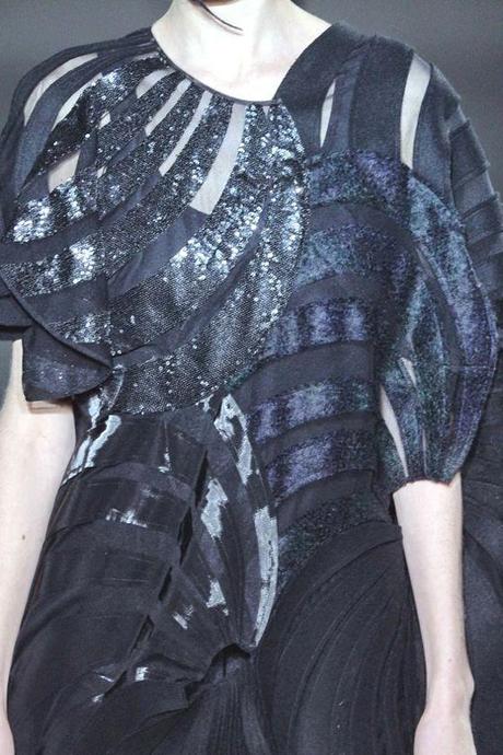 STAMPE, PATTERNS, LAVORAZIONI ED EFFETTI DI SUPERFICIE DALLA SETTIMANA DELLA MODA DI PARIGI (COLLEZIONI DONNA A/I 14/15) / 6 STAMPE, PATTERNS, LAVORAZIONI ED EFFETTI DI SUPERFICIE DALLA SETTIMANA DELLA MODA DI PARIGI (COLLEZIONI DONNA A/I 14/15) / 6