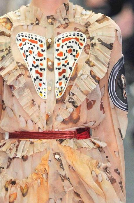 STAMPE, PATTERNS, LAVORAZIONI ED EFFETTI DI SUPERFICIE DALLA SETTIMANA DELLA MODA DI PARIGI (COLLEZIONI DONNA A/I 14/15) / 6 STAMPE, PATTERNS, LAVORAZIONI ED EFFETTI DI SUPERFICIE DALLA SETTIMANA DELLA MODA DI PARIGI (COLLEZIONI DONNA A/I 14/15) / 6