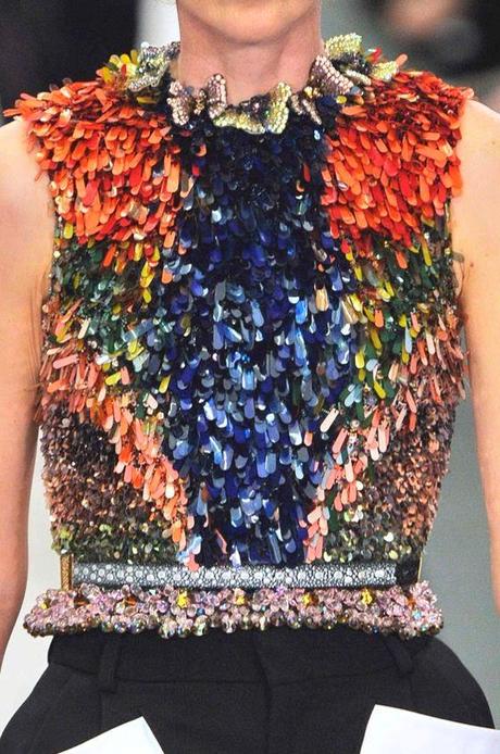 STAMPE, PATTERNS, LAVORAZIONI ED EFFETTI DI SUPERFICIE DALLA SETTIMANA DELLA MODA DI PARIGI (COLLEZIONI DONNA A/I 14/15) / 6 STAMPE, PATTERNS, LAVORAZIONI ED EFFETTI DI SUPERFICIE DALLA SETTIMANA DELLA MODA DI PARIGI (COLLEZIONI DONNA A/I 14/15) / 6