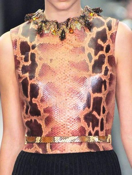 STAMPE, PATTERNS, LAVORAZIONI ED EFFETTI DI SUPERFICIE DALLA SETTIMANA DELLA MODA DI PARIGI (COLLEZIONI DONNA A/I 14/15) / 6 STAMPE, PATTERNS, LAVORAZIONI ED EFFETTI DI SUPERFICIE DALLA SETTIMANA DELLA MODA DI PARIGI (COLLEZIONI DONNA A/I 14/15) / 6