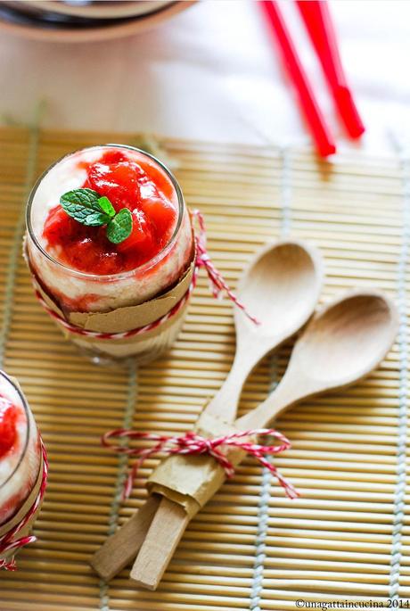 Tofu cheesecake con composta di fragole